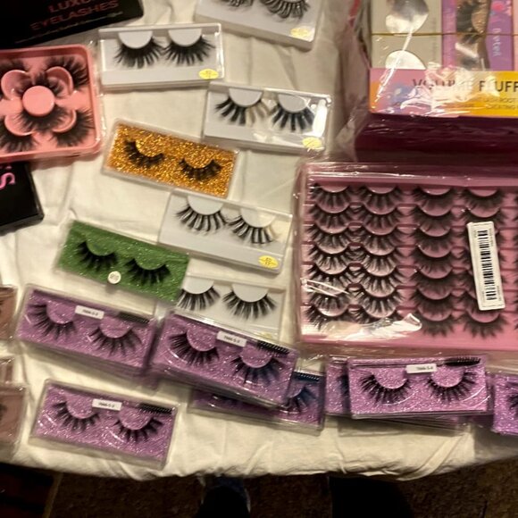 Lashe bundles. Various styles and sizes.  Make up artist mau Models - Picture 4 of 5